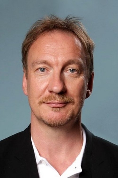 David Thewlis jako Peylak w obsadzie Avatar: Ogień i popiół
