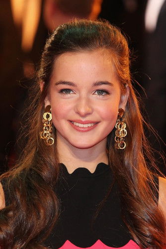 Podobny aktor do Dilaray Yeşilyaprak: Celine Buckens