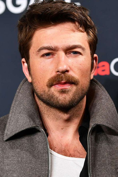 Podobny aktor do Patrick John Flueger: Brandon Sklenar