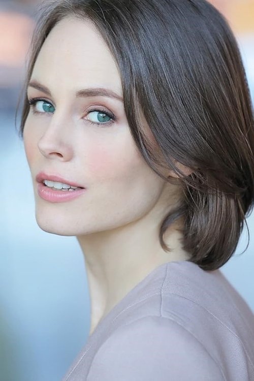 Podobny aktor do Wilmer Valderrama: Ellen Adair