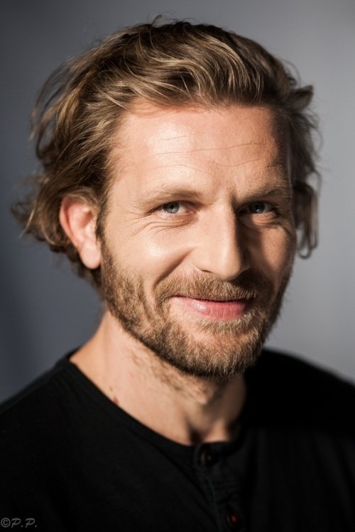 Karol Pocheć jako Johann w obsadzie Zatoka szpiegów