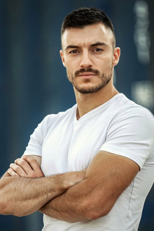 Podobny aktor do Isa Briones: Bryan Vigier