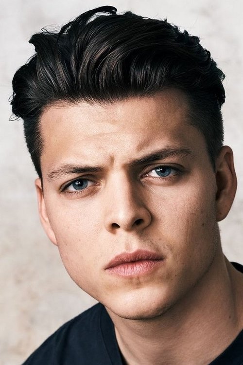 Podobny aktor do Manolo Cardona: Alex Høgh Andersen