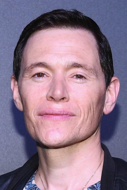 Podobny aktor do Betsy Brandt: Burn Gorman