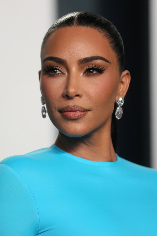 Podobny aktor do Arturo Castro: Kim Kardashian