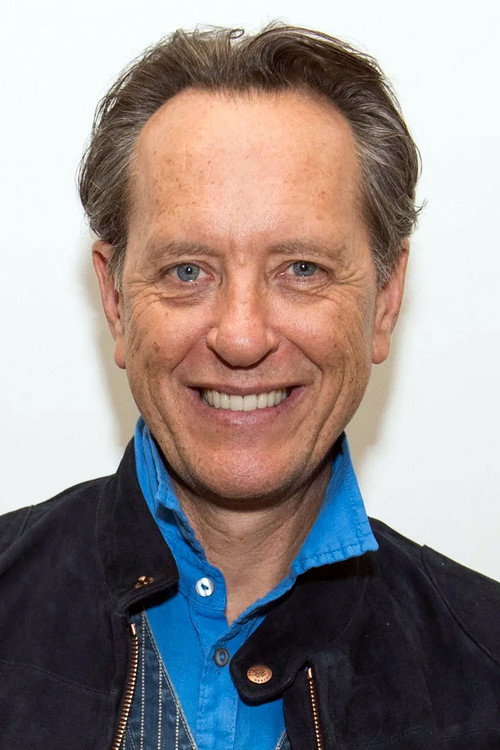 Podobny aktor do Betsy Brandt: Richard E. Grant