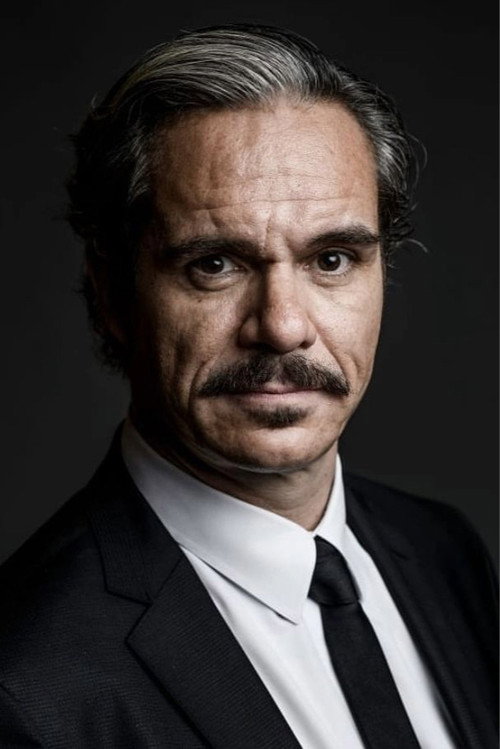 Tony Dalton jako Lalo Salamanca w obsadzie Zadzwoń do Saula